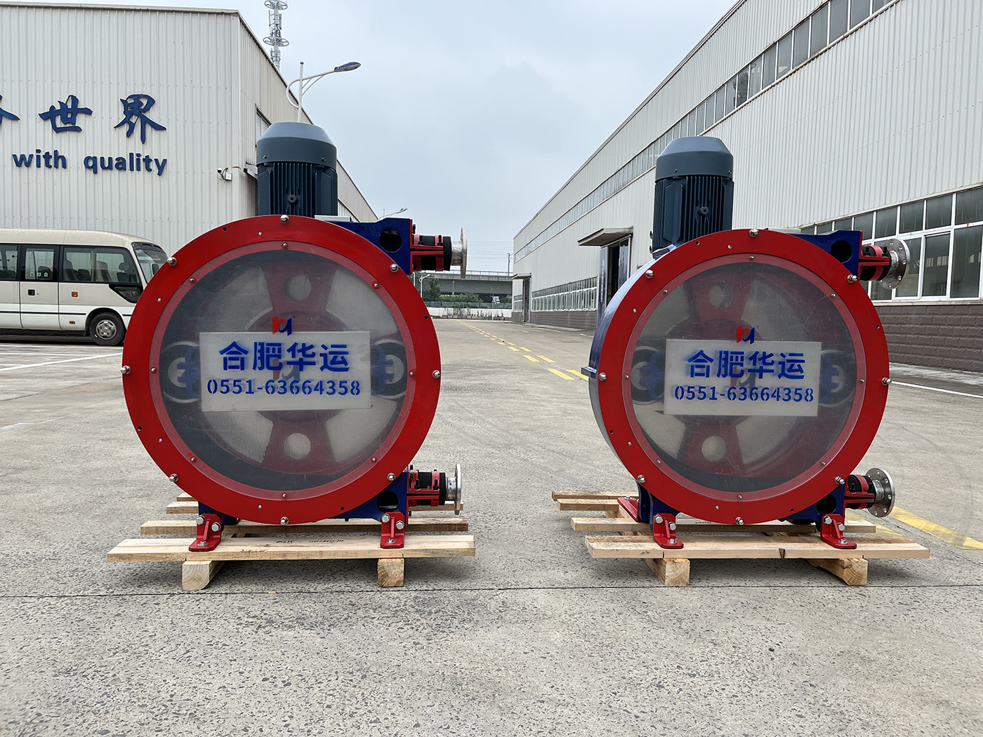 華運(yùn)機(jī)械兩臺(tái)高壓定制軟管泵成功進(jìn)軍鋰電市場(chǎng)，展現(xiàn)中國(guó)智造硬核實(shí)力